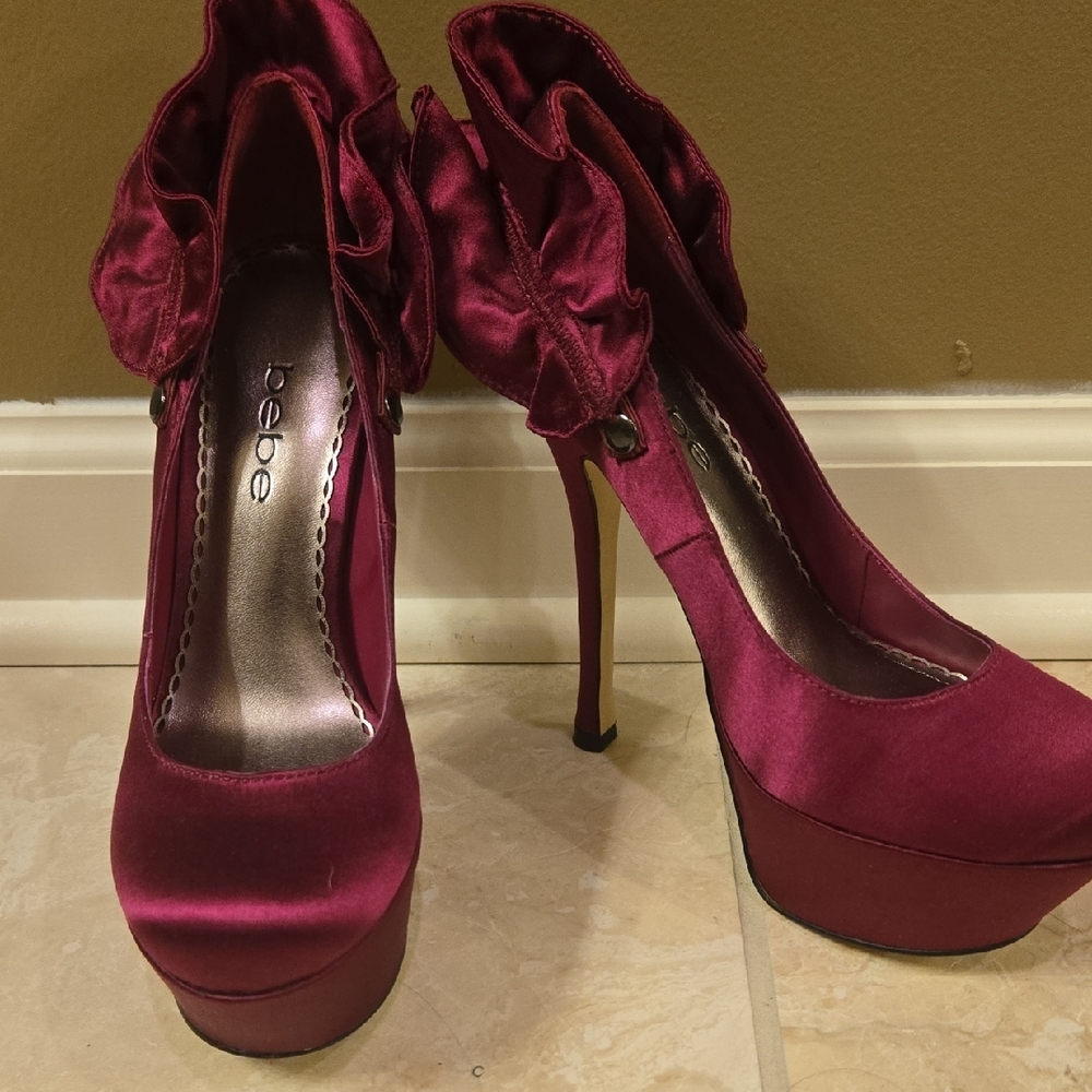 Very SEXY Stilletos with Platforrm Bebe Magenta Satin Ruffle Heels 6M
